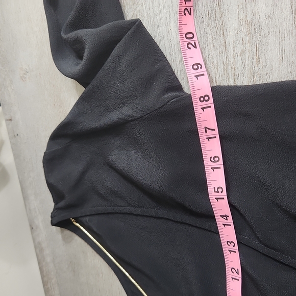 H& M OPEN BACK ,GOLD CHAIN BLACK DRESS SIZE 4 /S NEW WITH TAGS - Picture 8 of 11